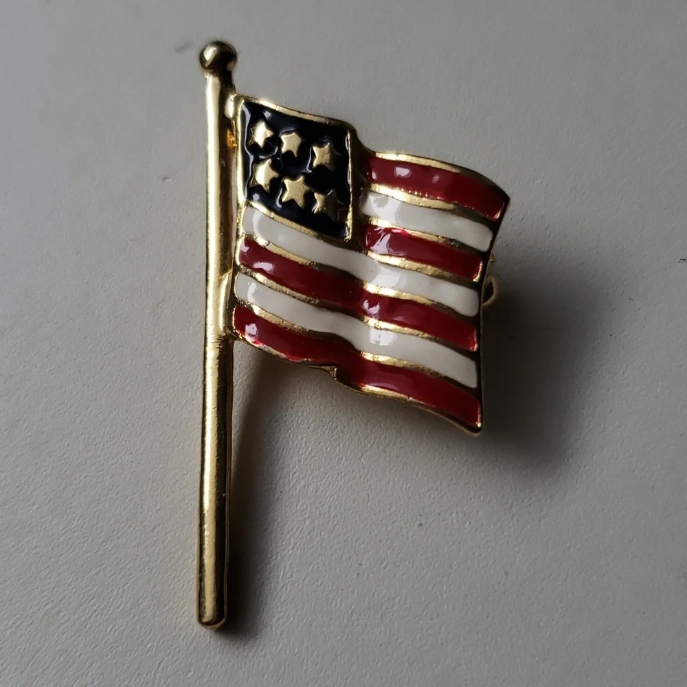 Vintage American Flag / Brooch / Pin / Enameled / Patriotic/ 